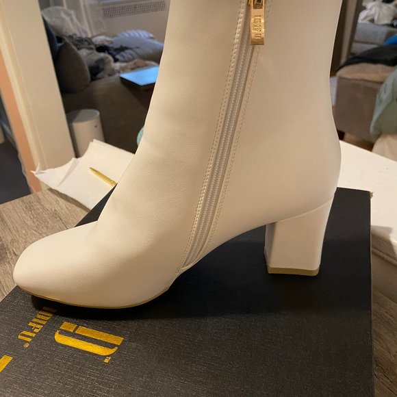 NWT White ankle booties size 9 - Picture 4 of 5